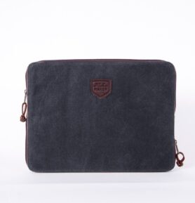 Alaskan Maker Pouzdro na notebook Paxson black 13,6"