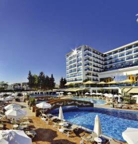Azura Deluxe Resort & Spa