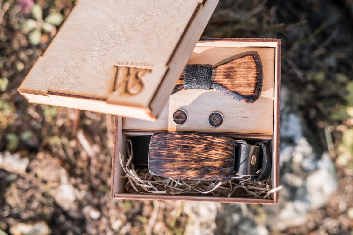 Wood Style Set Opalovaný - opasek s motýlkem a manžetovými knoflíky Obvod pasu: 115