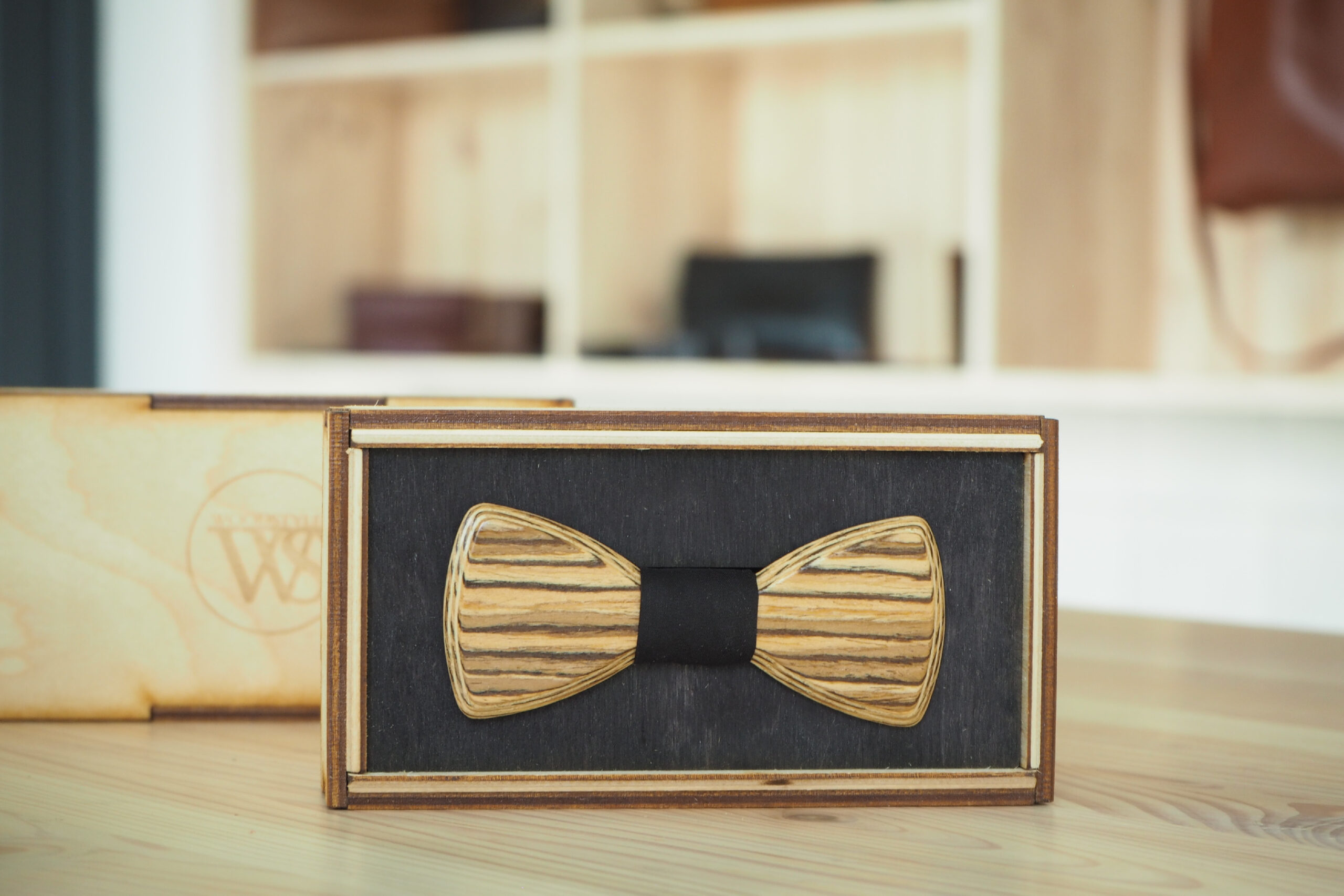 Wood Style Motýlek Mini Zebráno Barva středu: Černá
