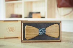Wood Style Motýlek Hranatý Dub Barva středu: WS Modrotisk