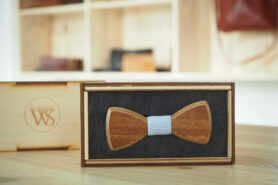 Wood Style Motýlek Mini Třešeň Barva středu: Modrá se vzorem